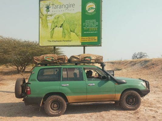Land cruiser GX with 2 Rooftop Tents in East Africa, Uganda, Kenya, Tanzania, Rwanda, Burundi with camping gear, self drive, long term car rental, one way, car hire with driver, camping safaris