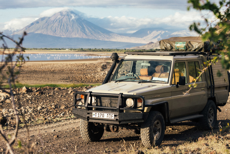 Toyota Land cruiser with rooftop tent in Tanzania, Rwanda, Uganda, Kenya