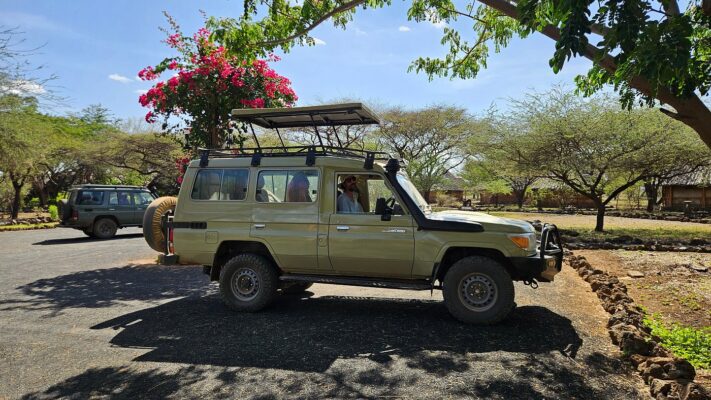 Car Rental with Pop Up Roof Uganda, Kenya Tanzania, Rwanda, Burundi, East Africa for one way car rental, long term ca rental, car rental with driver guide